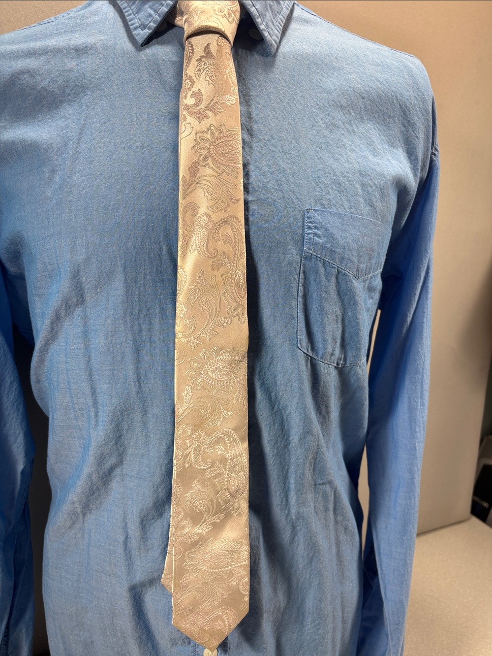 Imani Paisley Tie in Silver and Lavender Sleek Hues